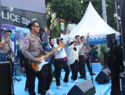 Perdana Tampil di Publik, Drum Band SMA KTB Meriahkan Sosialisasi SPMB di CFD Bundaran HI
