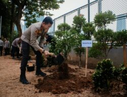 Polda Metro Jaya Tanam Pohon, Ajak Personel Hadirkan Kesejukan bagi Masyarakat