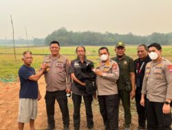 Tak Hanya Padamkan Api, Polri Selamatkan Anak Beruang Madu Terdampak Karhutla