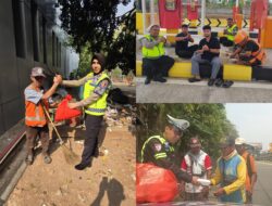 Polisi Bersama Masyarakat Jumat Berkah Bersama Induk PJR BSD Korlantas Polri Perkuat Kedekatan Dengan Masyarakat